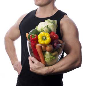 Sportowcy noszący owoce i warzywa
